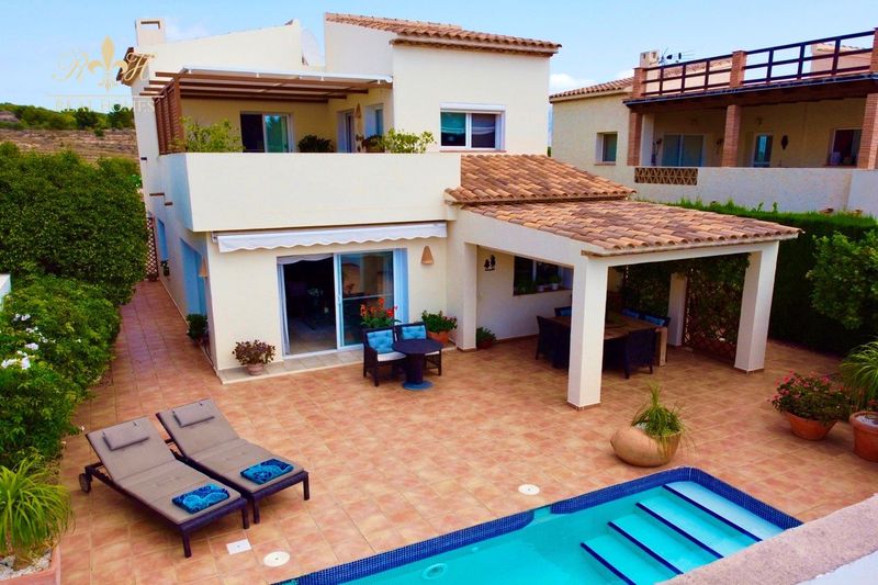 Chalet Independiente en venta Alfaz del Pi, Alicante. Ref: 2095. Real Homes