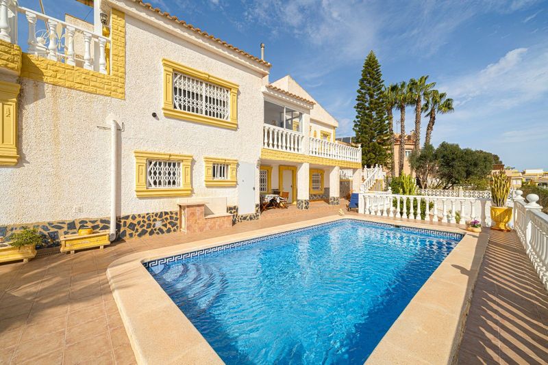 Chalet Independiente en venta Torrevieja, Alicante. Ref: 2332. Real Homes