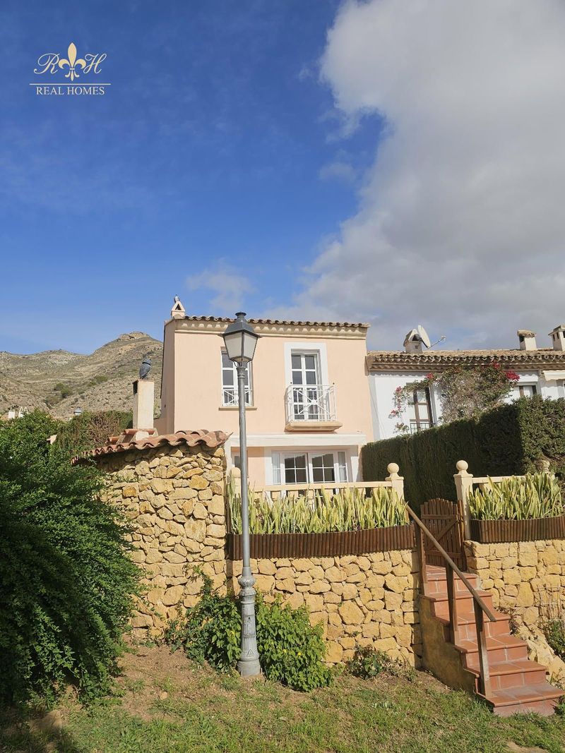 Radhus till salu Finestrat, Alicante. Ref: 2529. Real Homes
