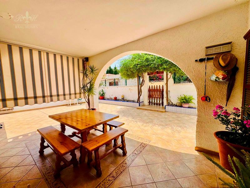 Chalet Independiente en venta El Albir, Alicante. Ref: 2647. Real Homes