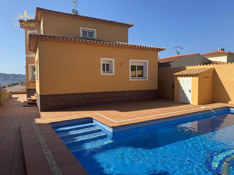 Chalet Independiente en venta Alfaz del Pi, Alicante. Ref: 2654. Real Homes