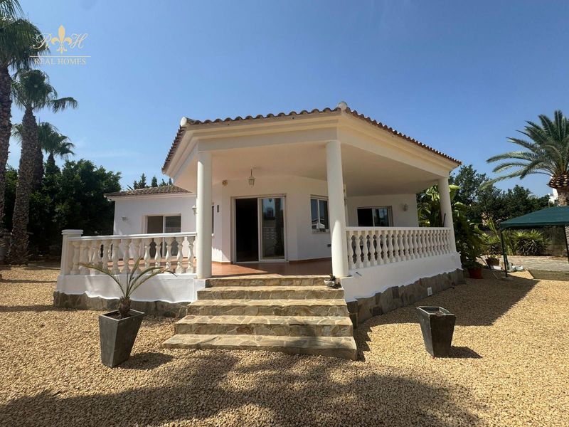 Chalet Independiente en alquiler Alfaz del Pi, Alicante. Ref: 2680. Real Homes