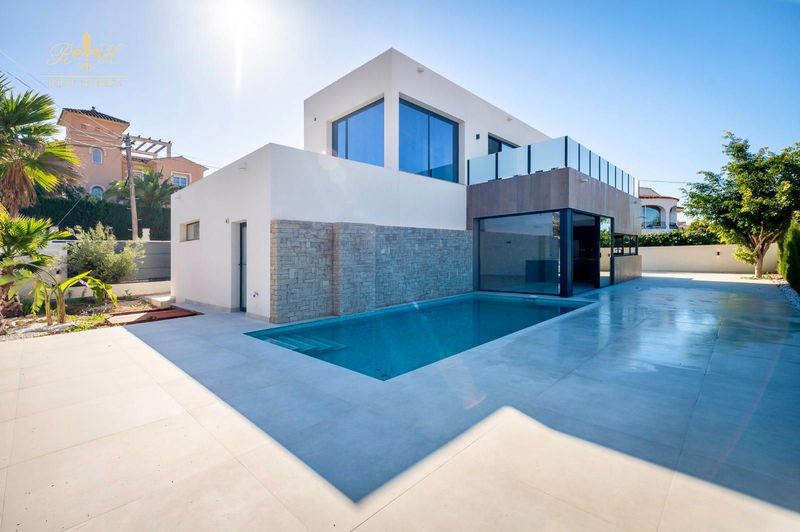 Chalet Independiente en venta El Albir, Alicante. Ref: 2681. Real Homes
