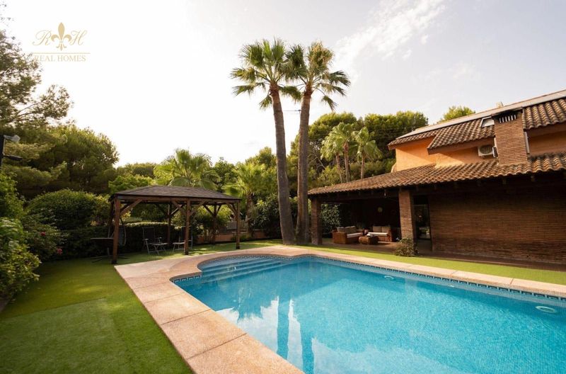 Chalet Independiente en venta Alfaz del Pi, Alicante. Ref: 2682. Real Homes