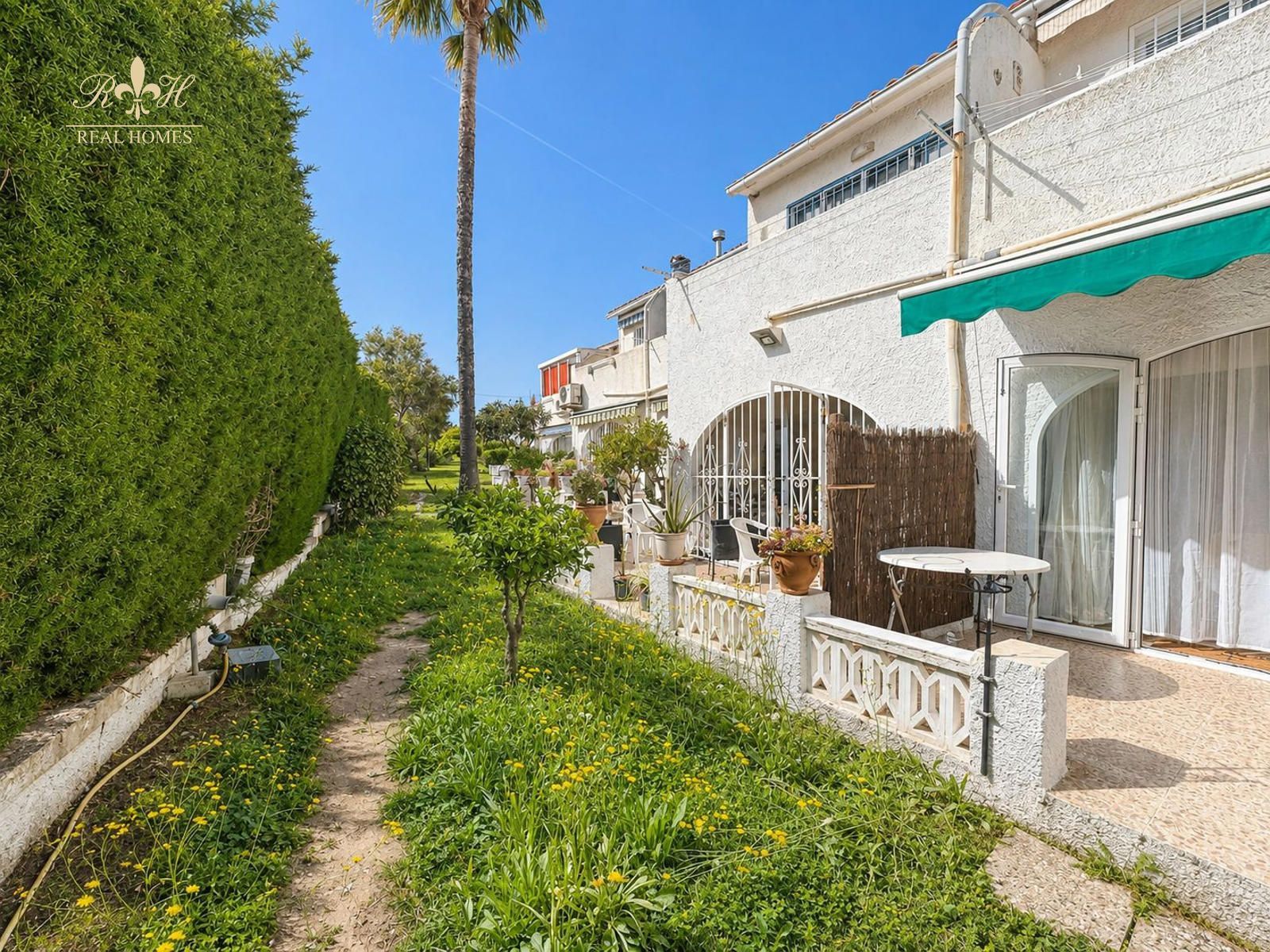 Acogedor apartamento con terraza en pleno centro del Albir