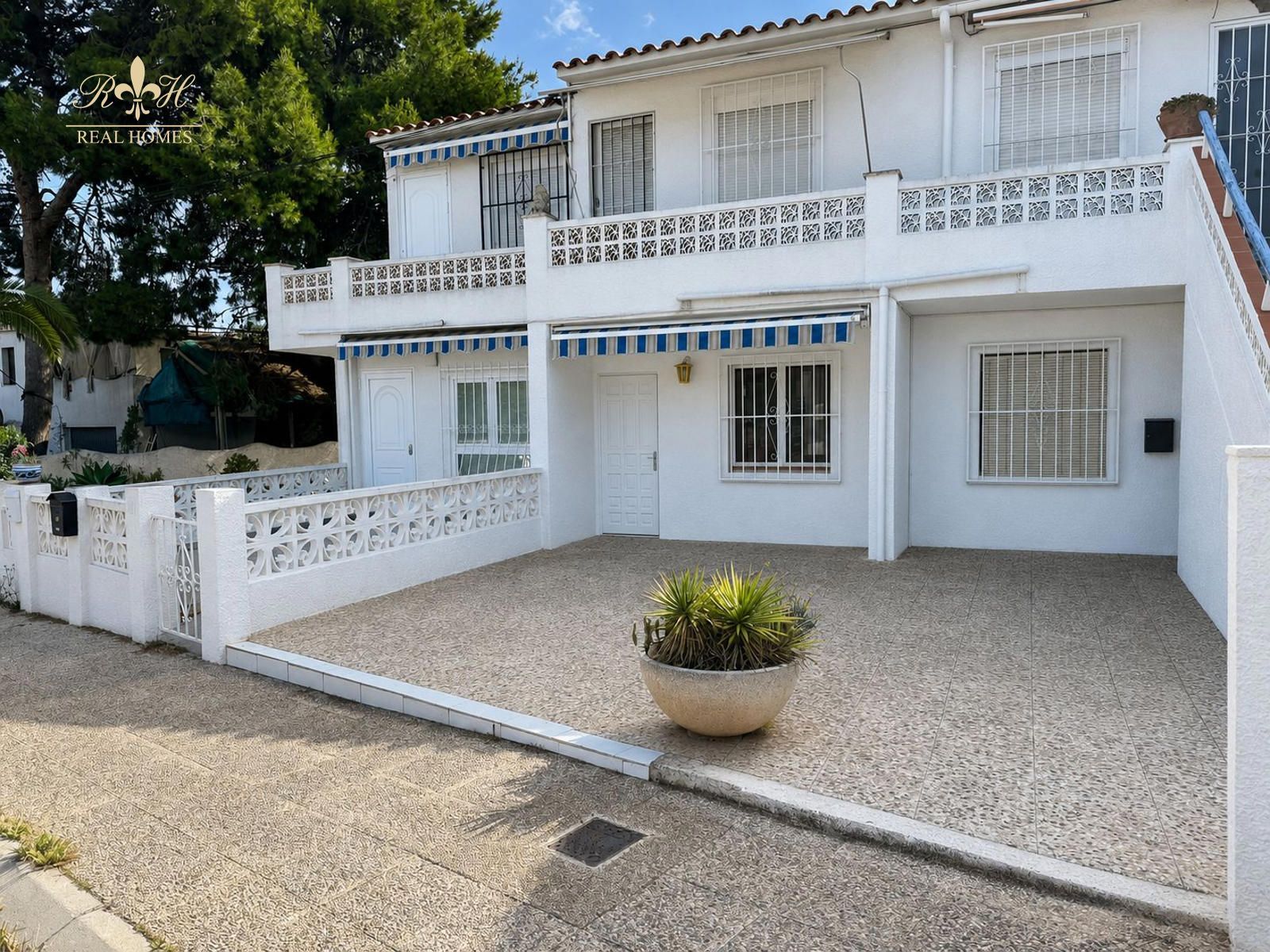 Acogedor apartamento con terraza en pleno centro del Albir