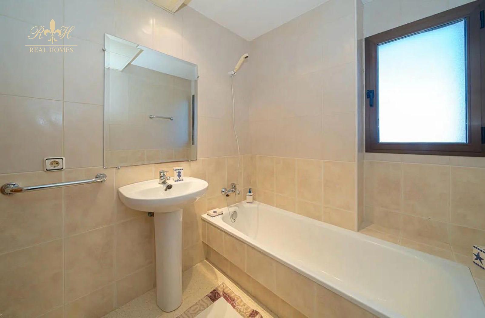 Exclusiva Vivienda con Vistas Panorámicas al Mar en la Cala de Benidorm - Foto 3