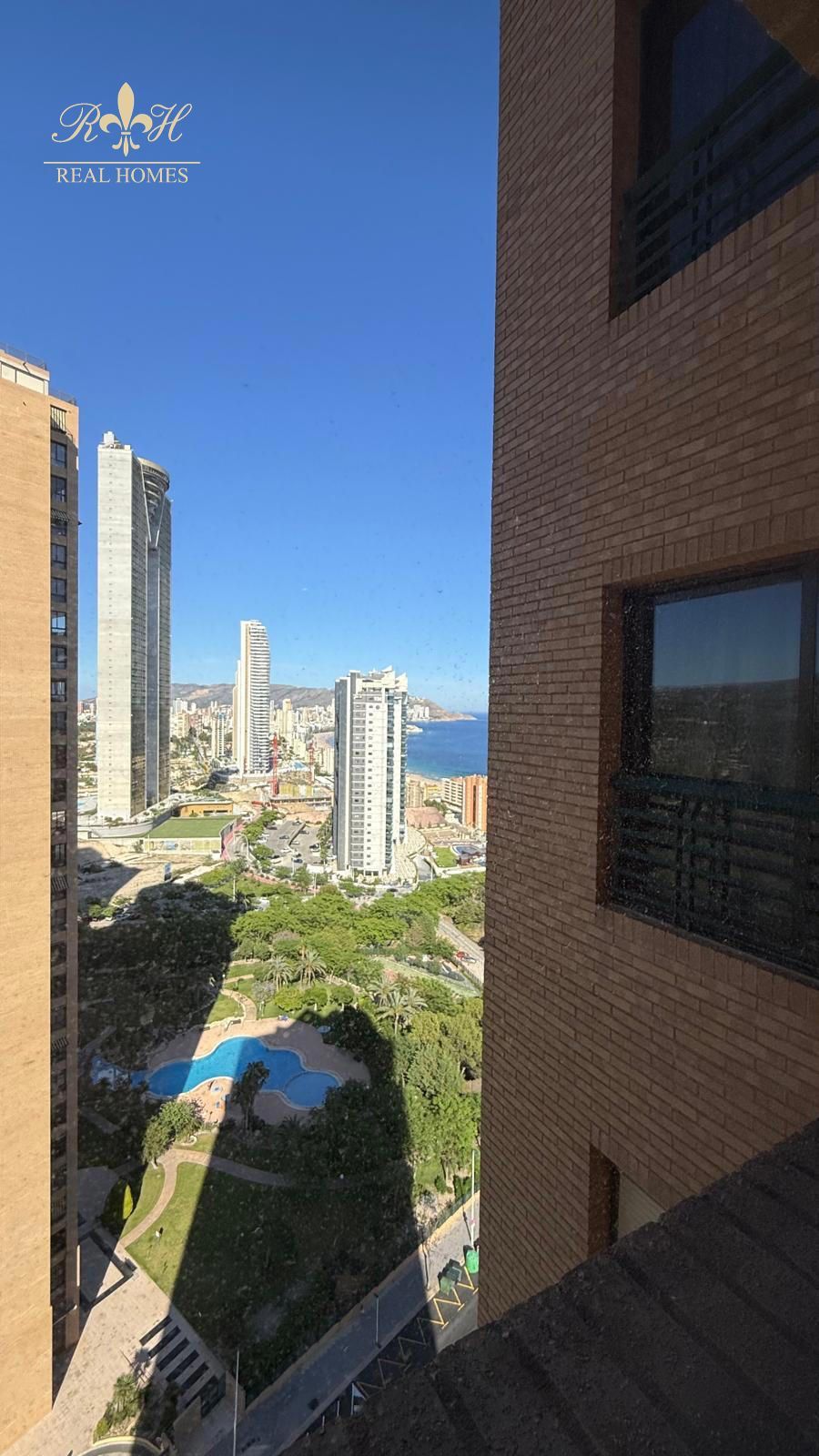 Exclusiva Vivienda con Vistas Panorámicas al Mar en la Cala de Benidorm - Foto 5