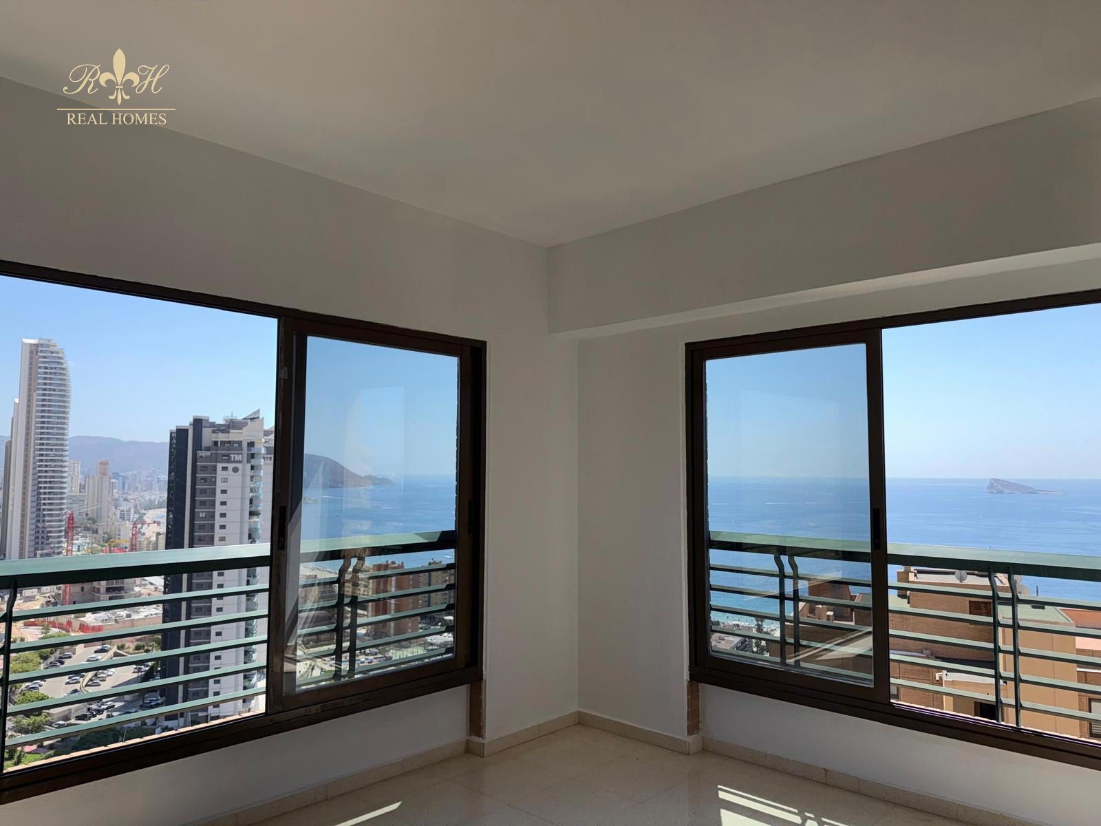 Exclusiva Vivienda con Vistas Panorámicas al Mar en la Cala de Benidorm - Foto 31