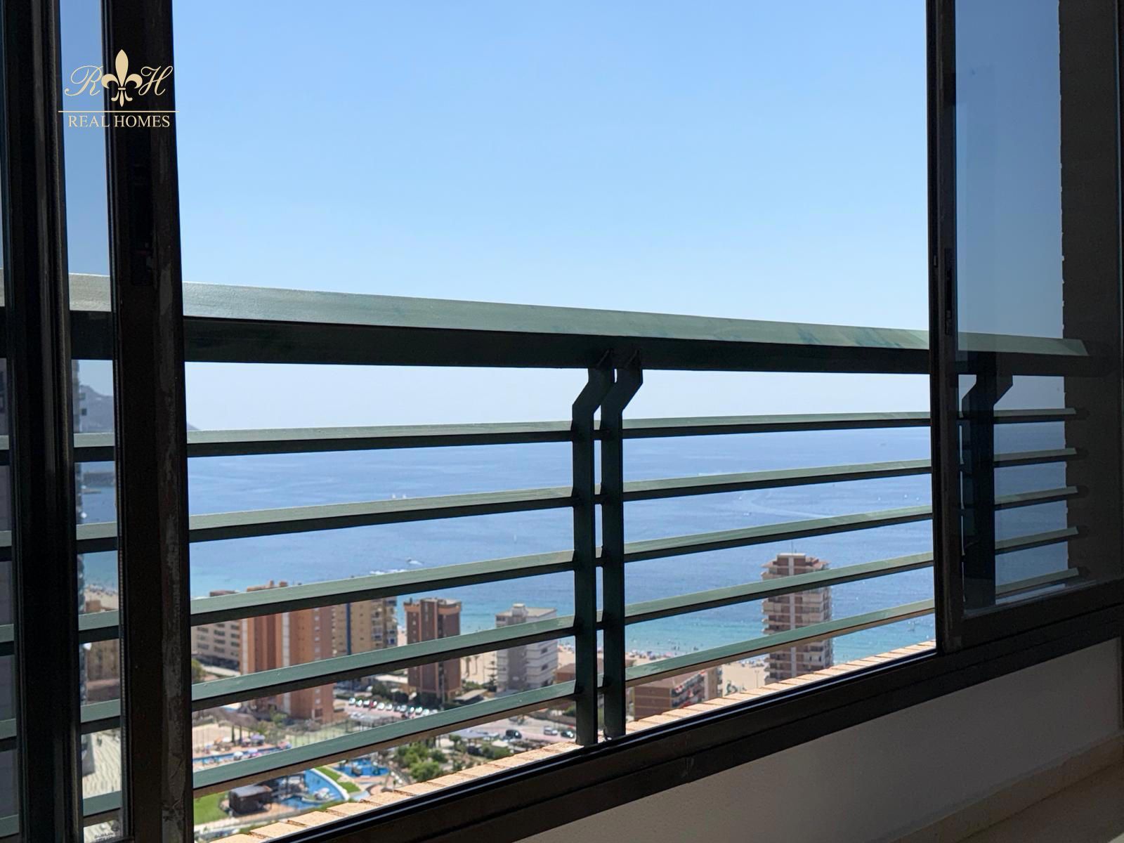 Exclusiva Vivienda con Vistas Panorámicas al Mar en la Cala de Benidorm - Foto 32