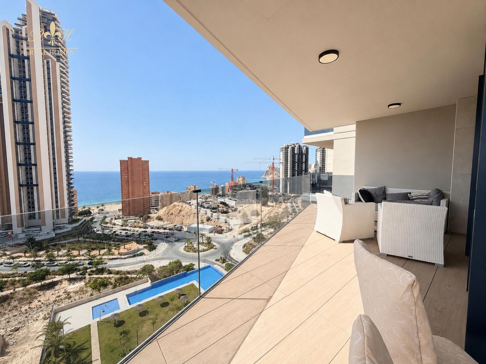 Piso de lujo con vistas al mar y al skyline de Benidorm