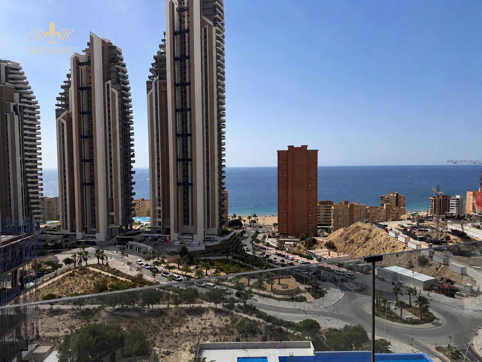 Piso de lujo con vistas al mar y al skyline de Benidorm