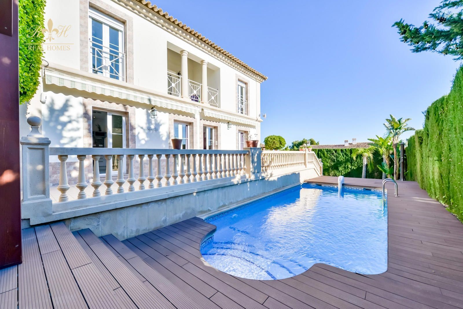 Exclusivo chalet independiente con piscina privada y espectaculares vistas panorámicas - Foto 1