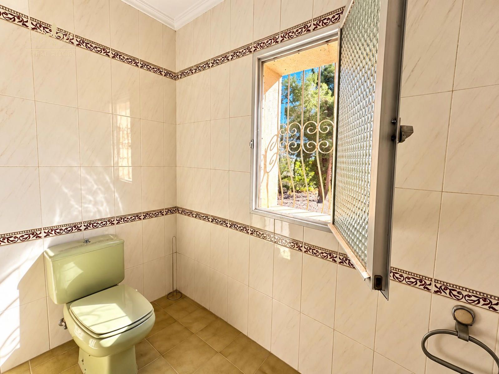 Chalet independiente de una sola planta para reformar en Benidorm - Foto 28