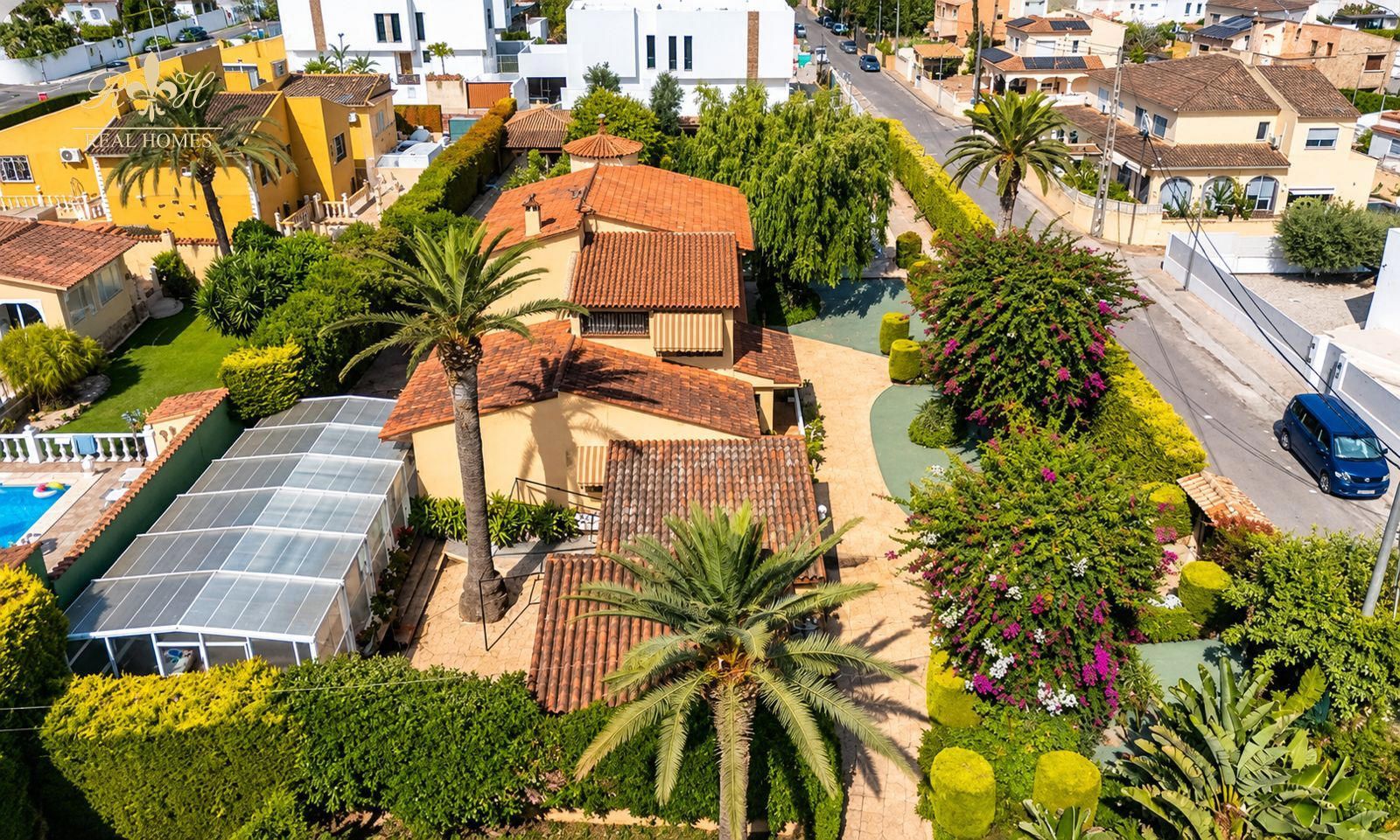 Exclusiva villa en El Albir – 1.880 m² de parcela, dos piscinas y gran potencial - Foto 2