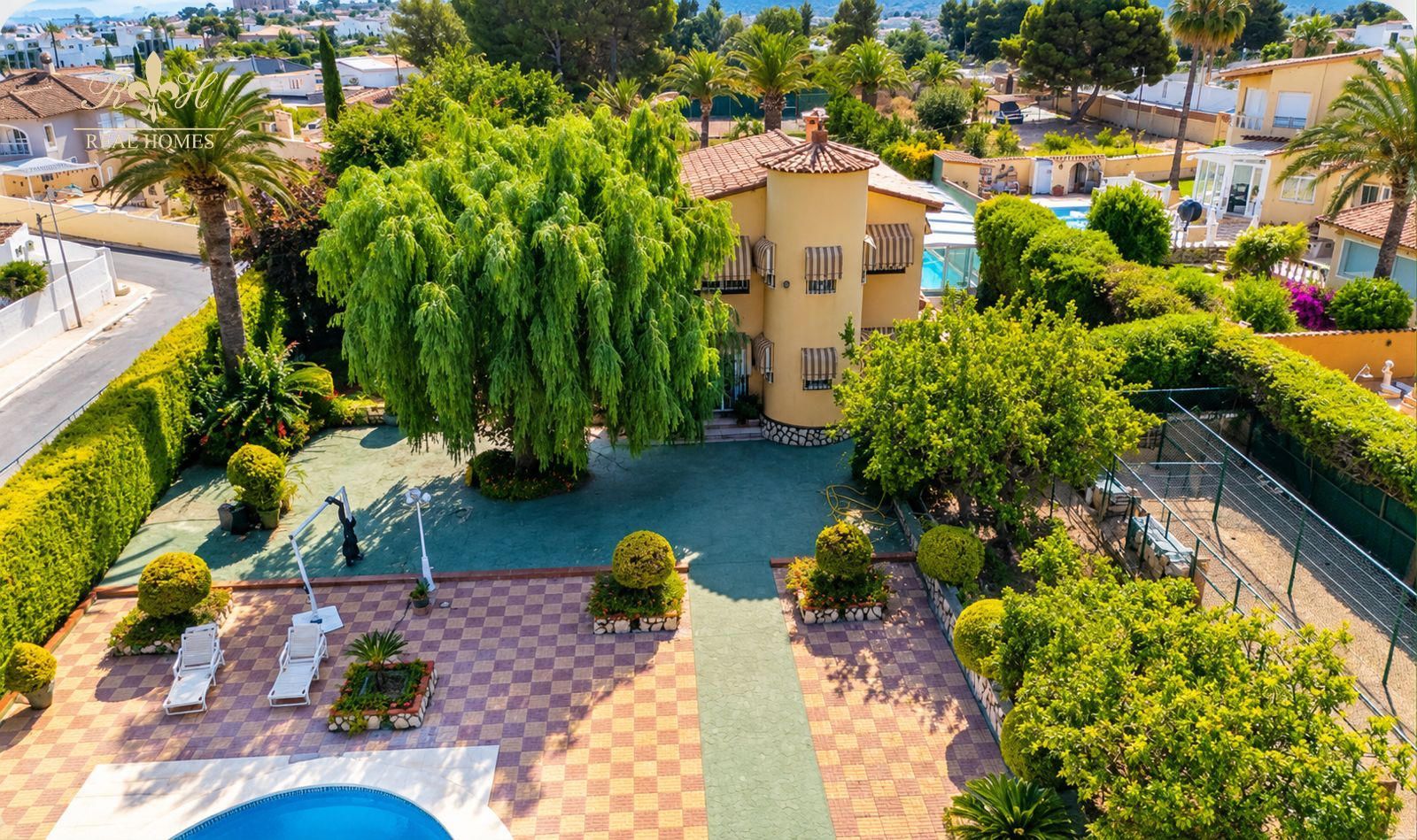 Exclusiva villa en El Albir – 1.880 m² de parcela, dos piscinas y gran potencial - Foto 3