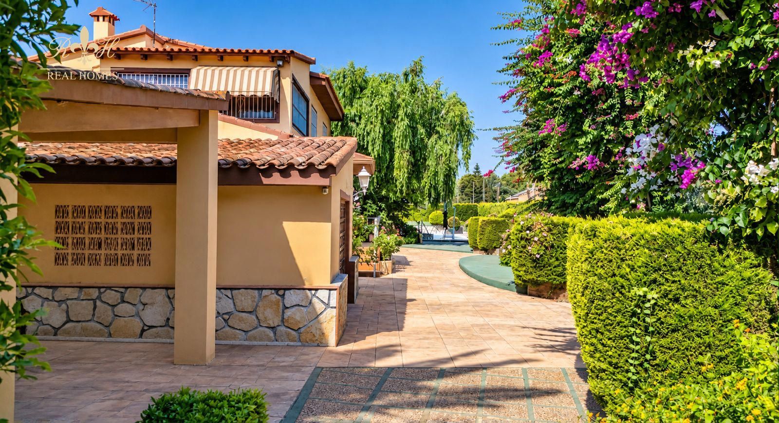Exclusiva villa en El Albir – 1.880 m² de parcela, dos piscinas y gran potencial - Foto 4