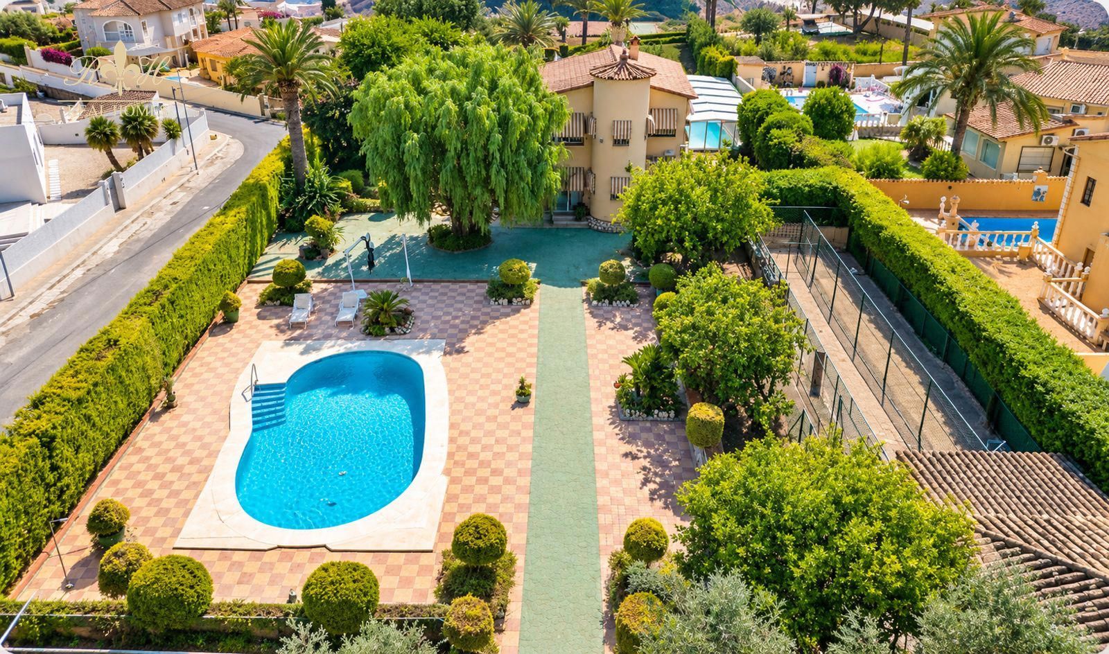 Exclusiva villa en El Albir – 1.880 m² de parcela, dos piscinas y gran potencial - Foto 5