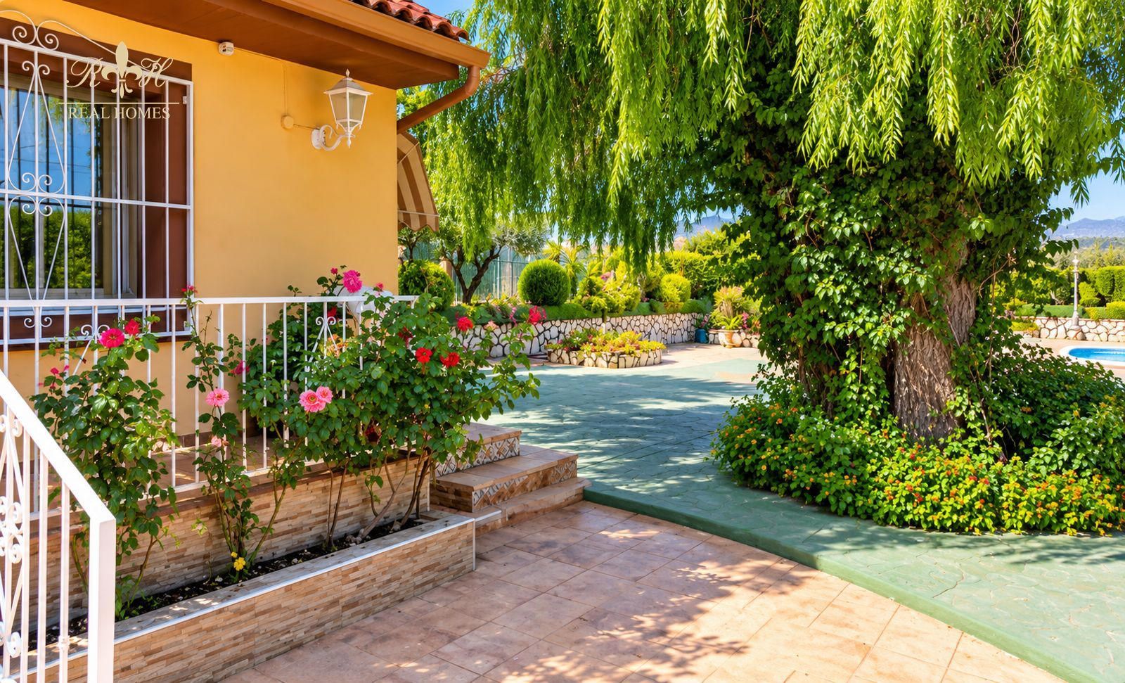 Exclusiva villa en El Albir – 1.880 m² de parcela, dos piscinas y gran potencial - Foto 6