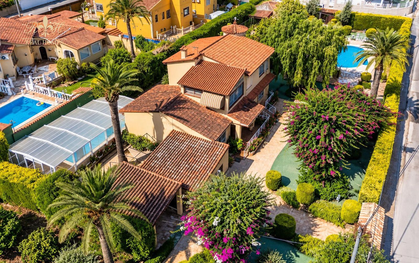 Exclusiva villa en El Albir – 1.880 m² de parcela, dos piscinas y gran potencial - Foto 7