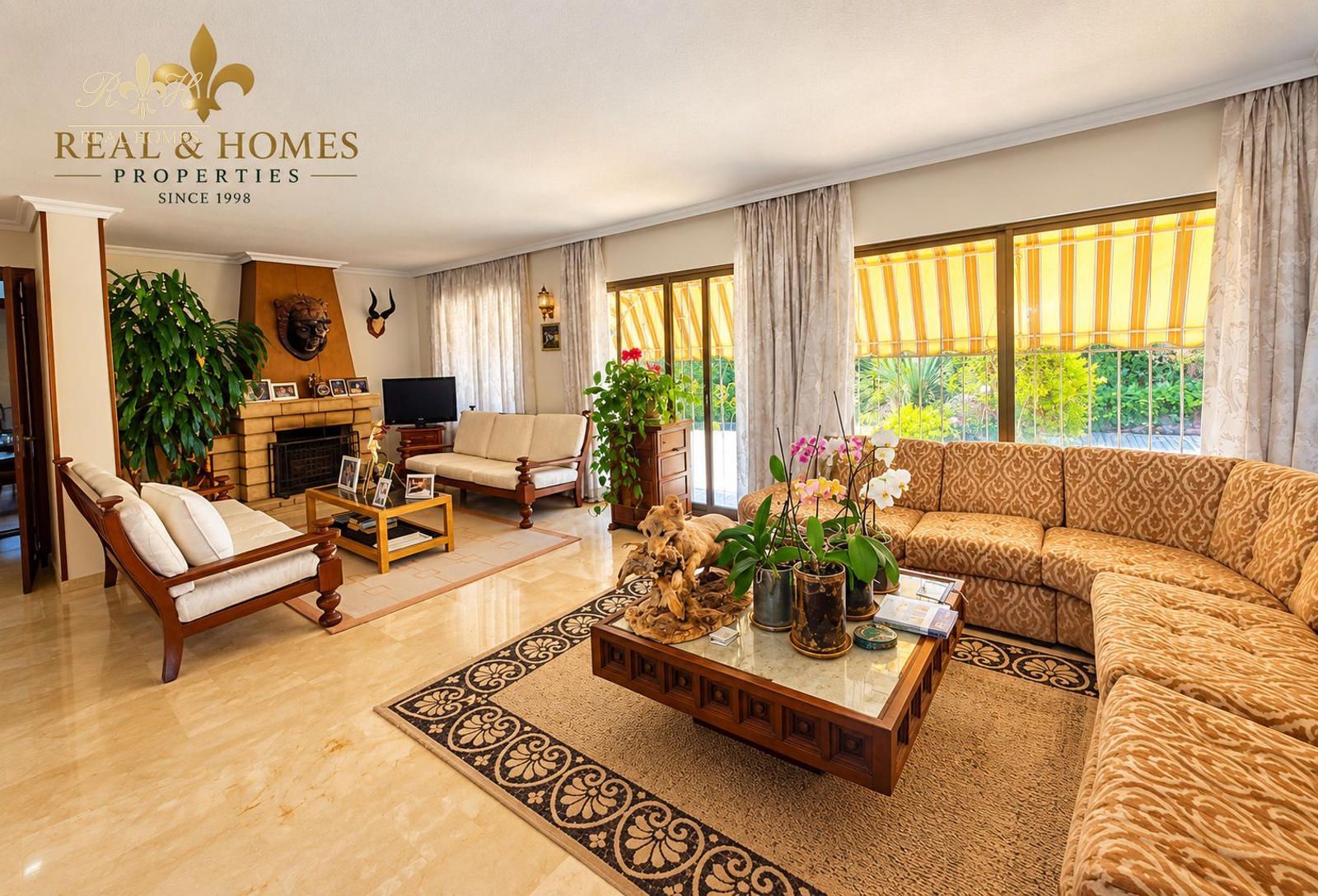 Exclusiva villa en El Albir – 1.880 m² de parcela, dos piscinas y gran potencial - Foto 8