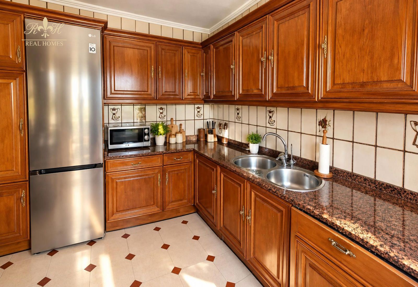 Exclusiva villa en El Albir – 1.880 m² de parcela, dos piscinas y gran potencial - Foto 12