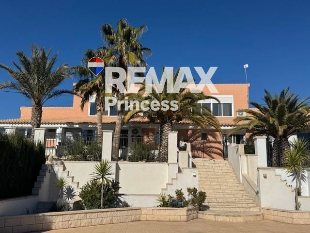 отдельная вилла на продажу Alicante/Alacant, Alicante. Ref: 2124. RE/MAX PRINCESS