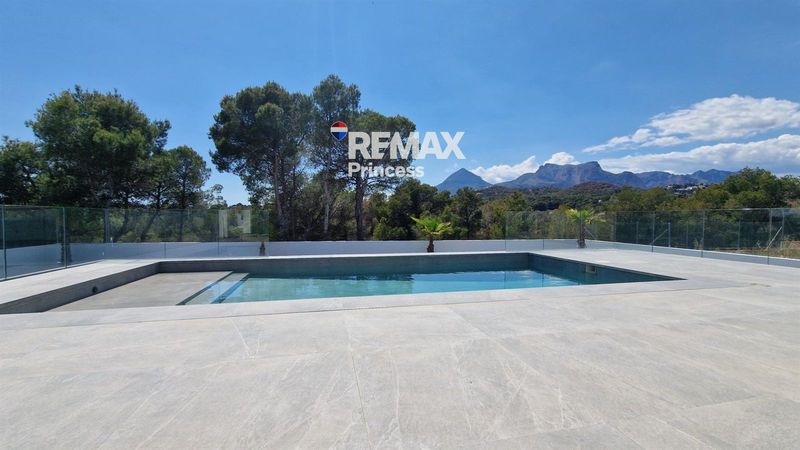 отдельная вилла на продажу La Nucia, Alicante. Ref: 2390. RE/MAX PRINCESS