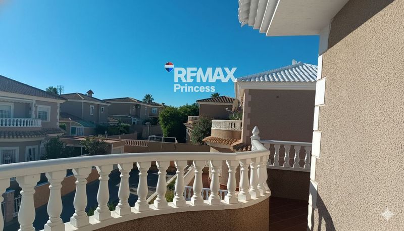 Дом на продажу Torrevieja, Alicante. Ref: 3917. RE/MAX PRINCESS