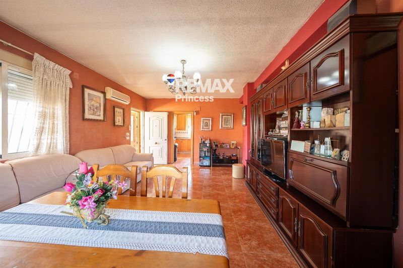 Chalet Independiente en venta Alicante/Alacant, Alicante. Ref: 4274. RE/MAX PRINCESS