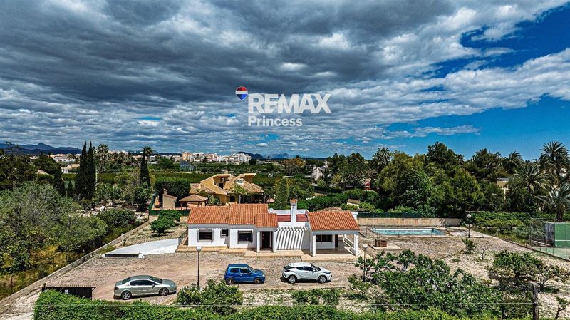 Chalet Independiente en venta Elche/Elx, Alicante. Ref: 4279. RE/MAX PRINCESS