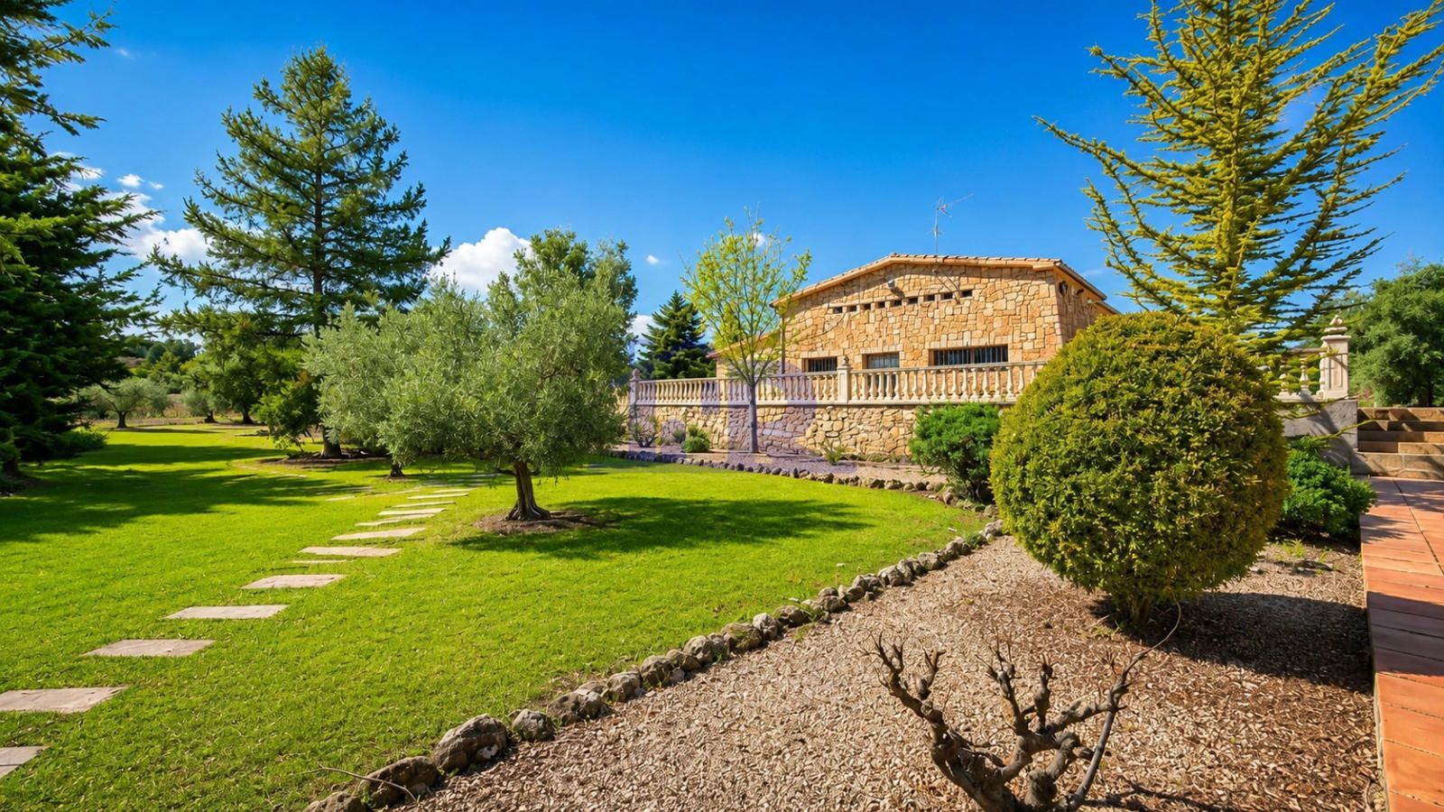 Chalet Independiente en venta Naharros, Cuenca. Ref: 8983. Inmobiliaria Romero