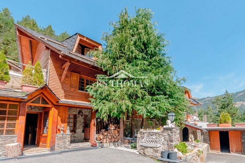 Chalet Independiente en venta La Massana, Andorra. Ref: 1015. RS Thomas Real Estate