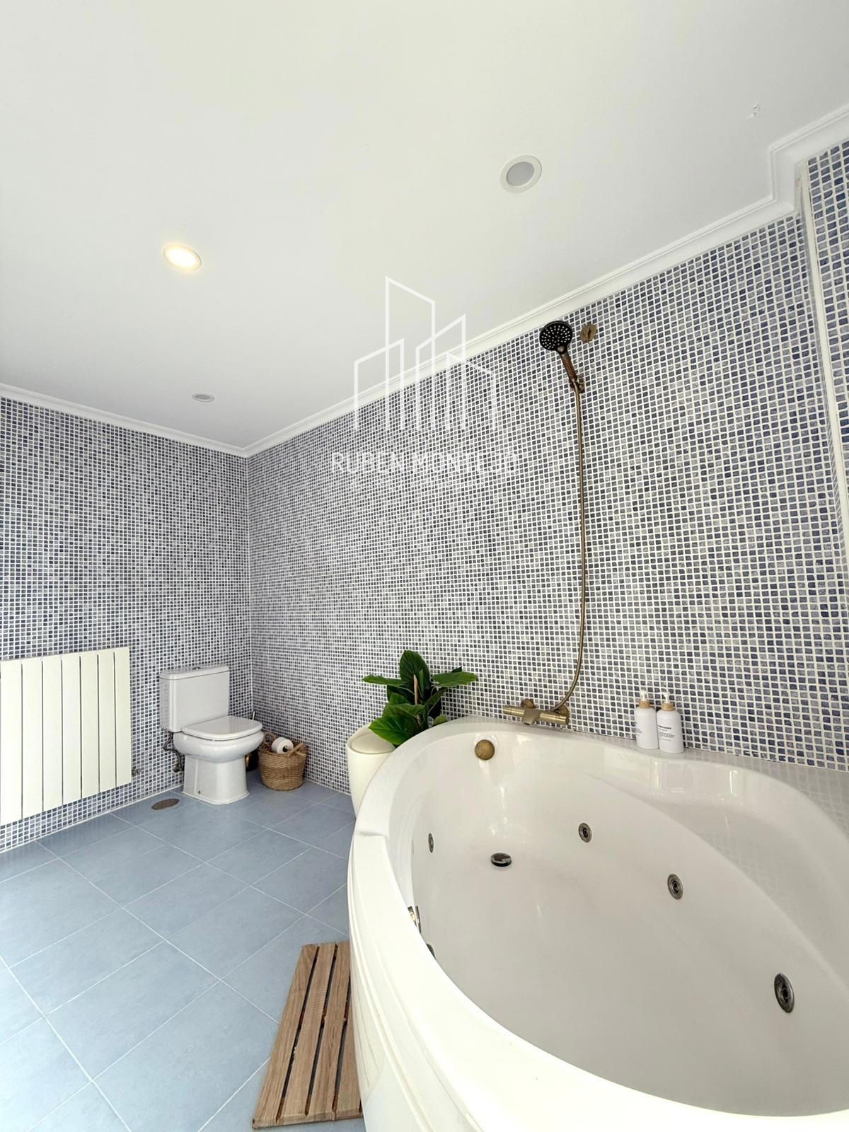 baño - ACOGEDOR ÁTICO CON DOS TERRAZAS EN PARQUE VALHONDO
