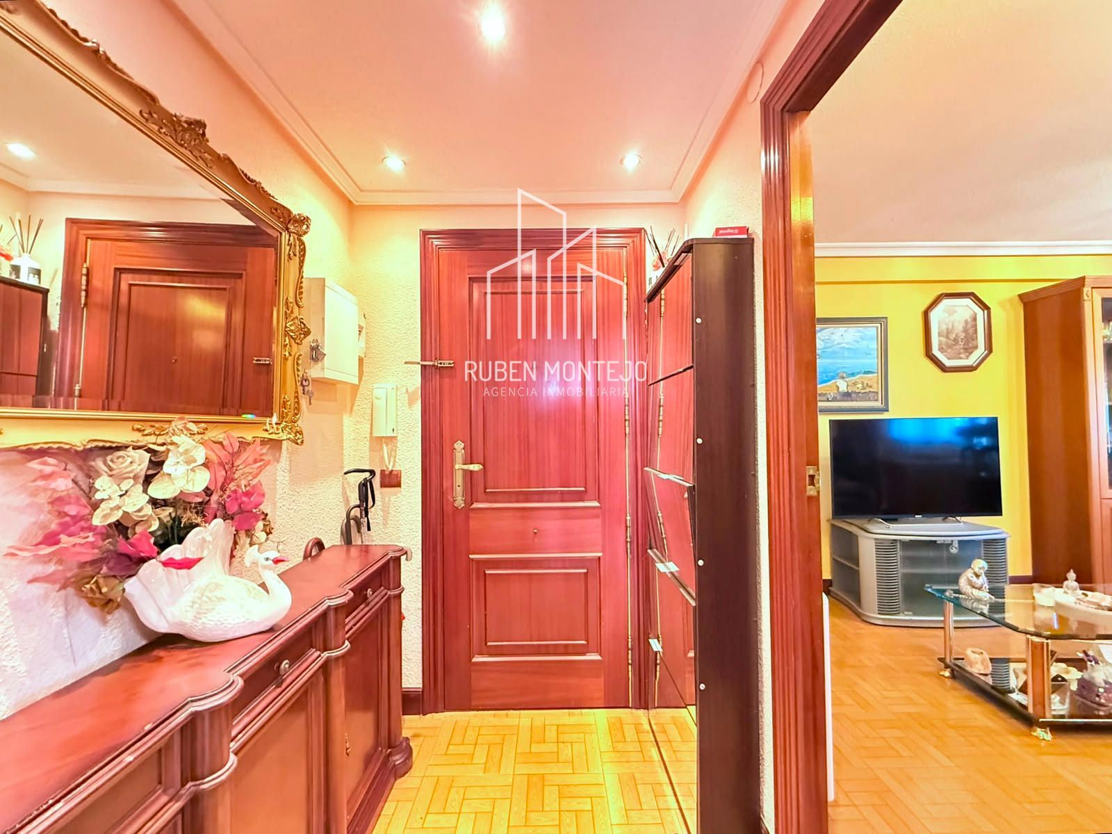 Entrada - Cuidada vivienda con garaje y trastero opcional