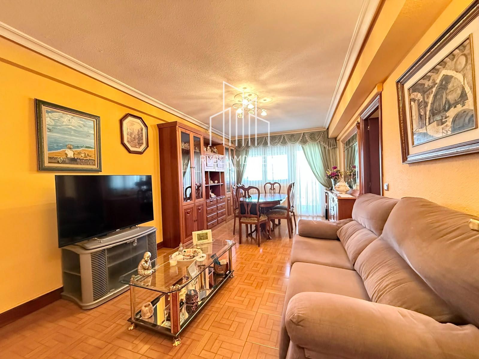 Salón - Cuidada vivienda con garaje y trastero opcional