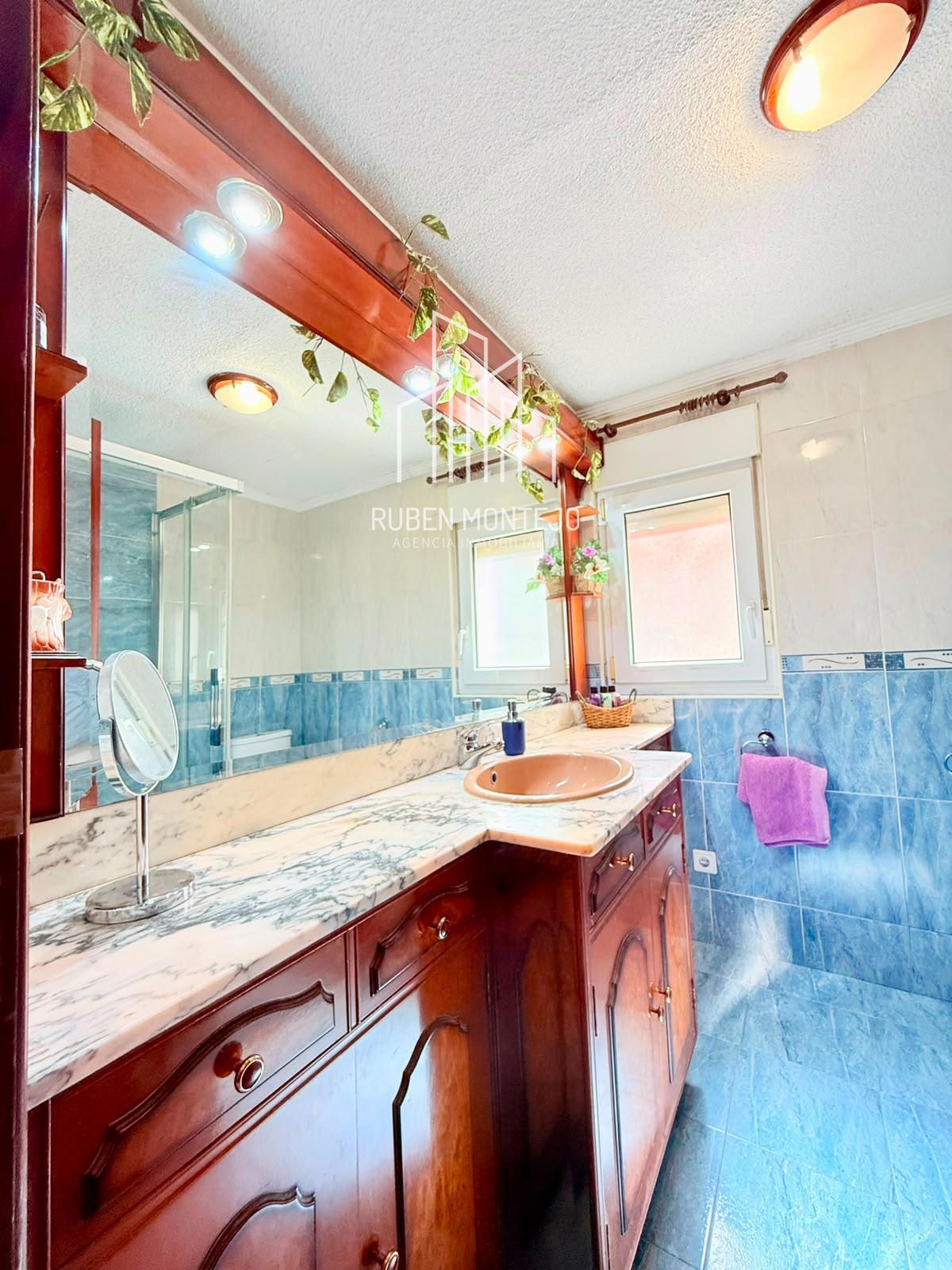 baño - Cuidada vivienda con garaje y trastero opcional