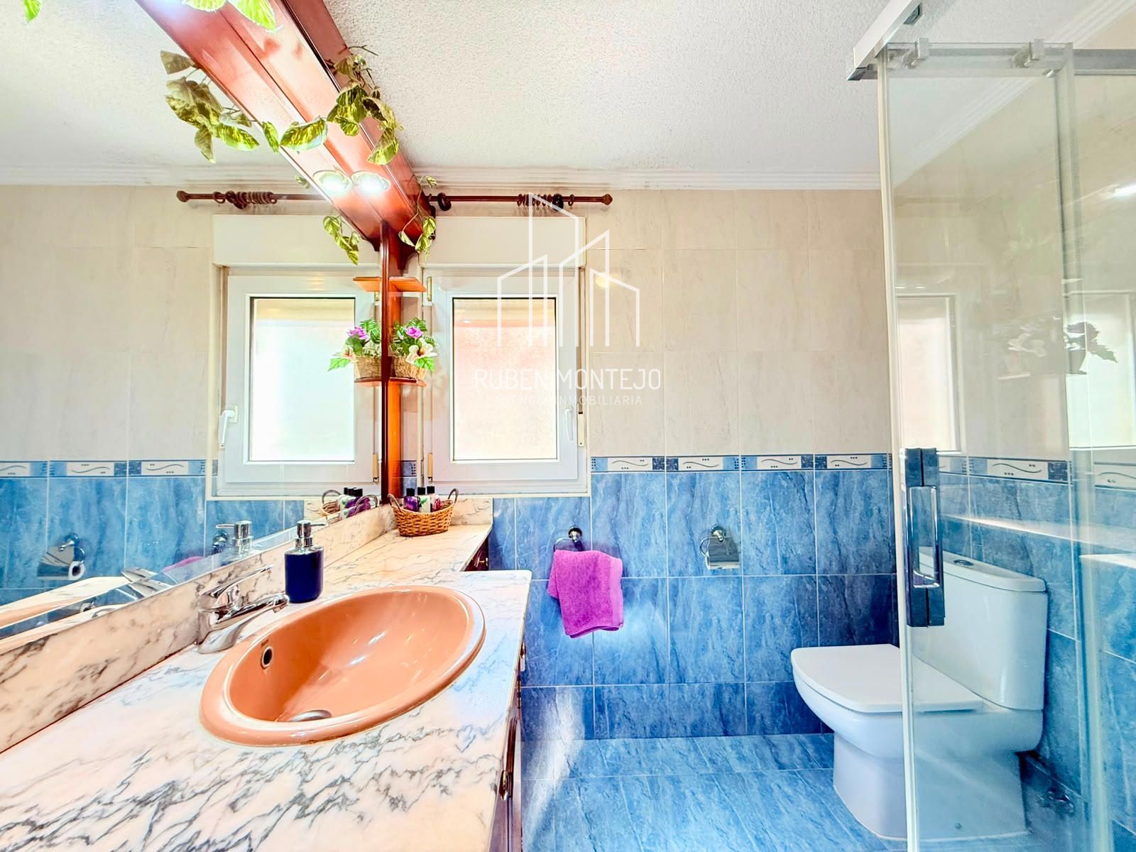 baño - Cuidada vivienda con garaje y trastero opcional