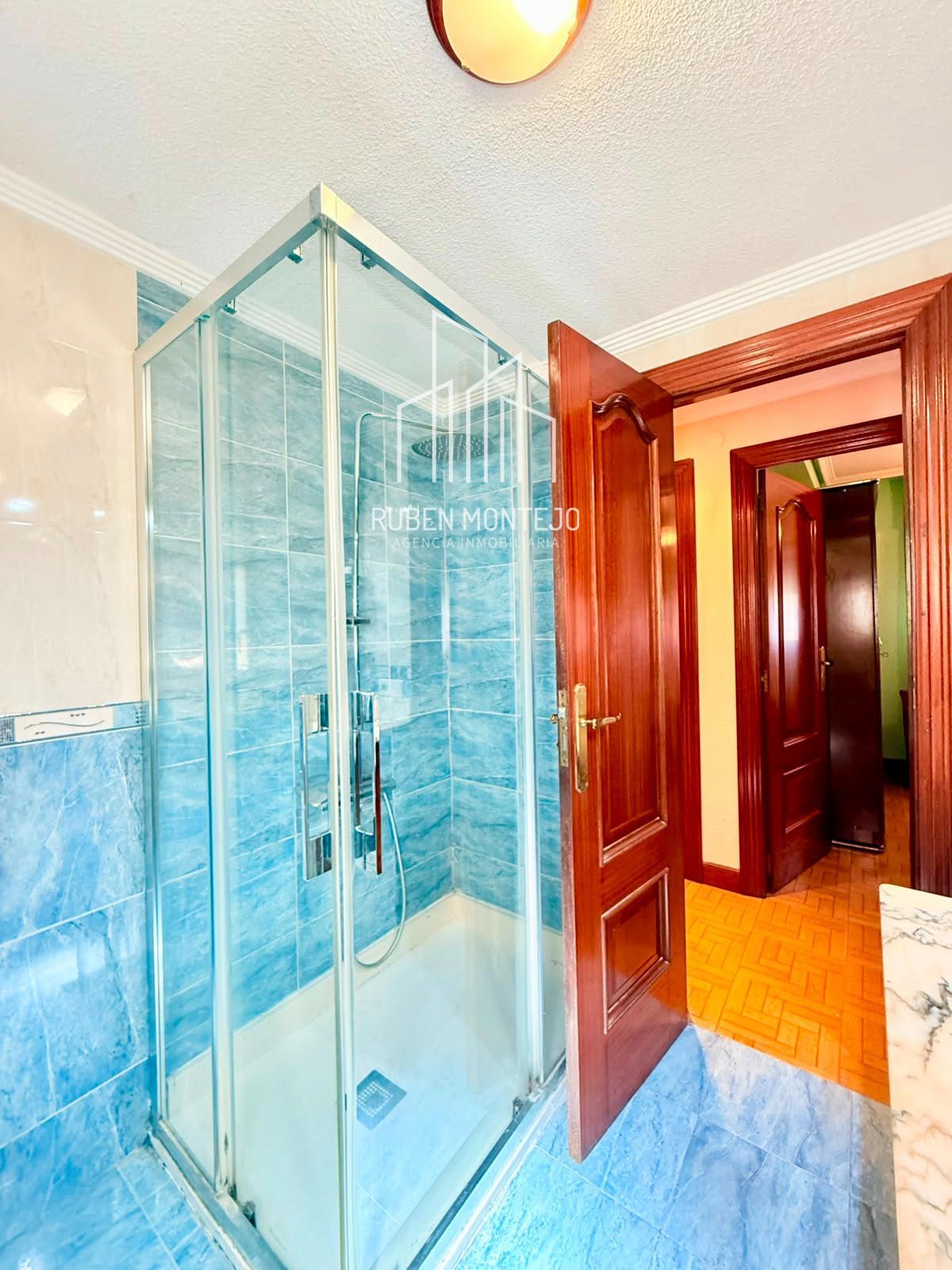 baño - Cuidada vivienda con garaje y trastero opcional