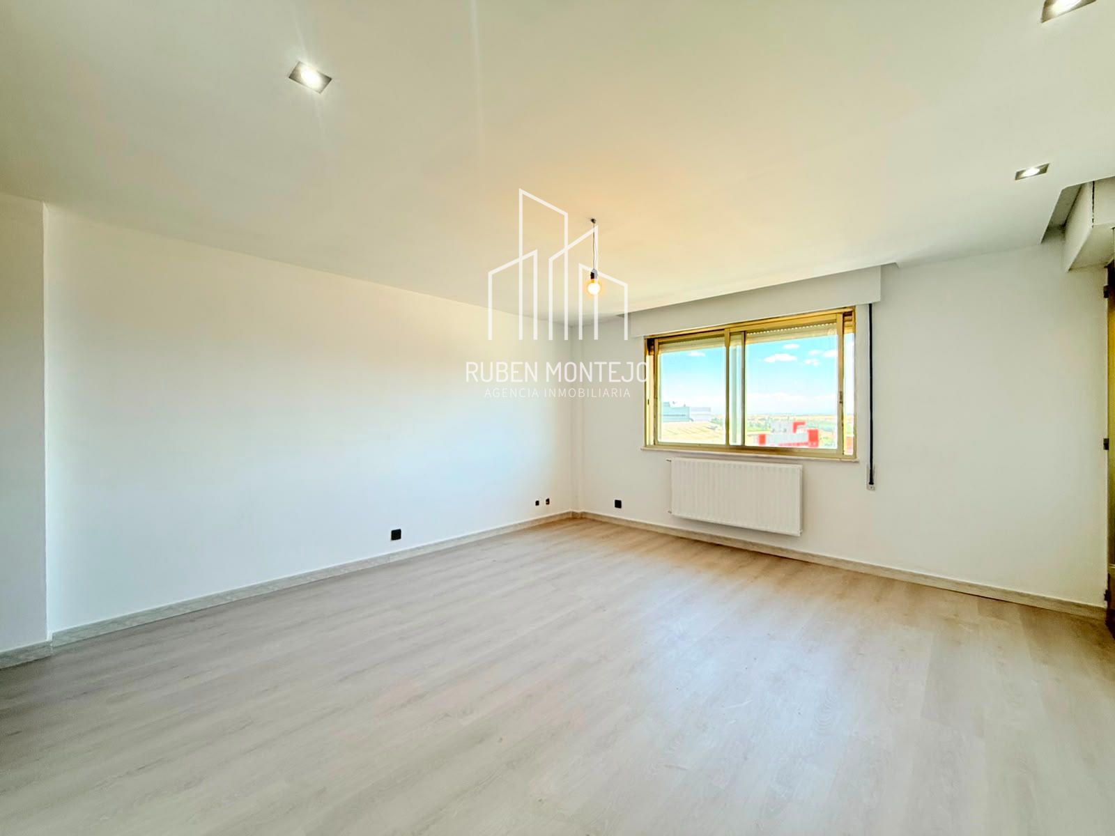 salón - Reformado y muy luminoso en Puente Ladrillo