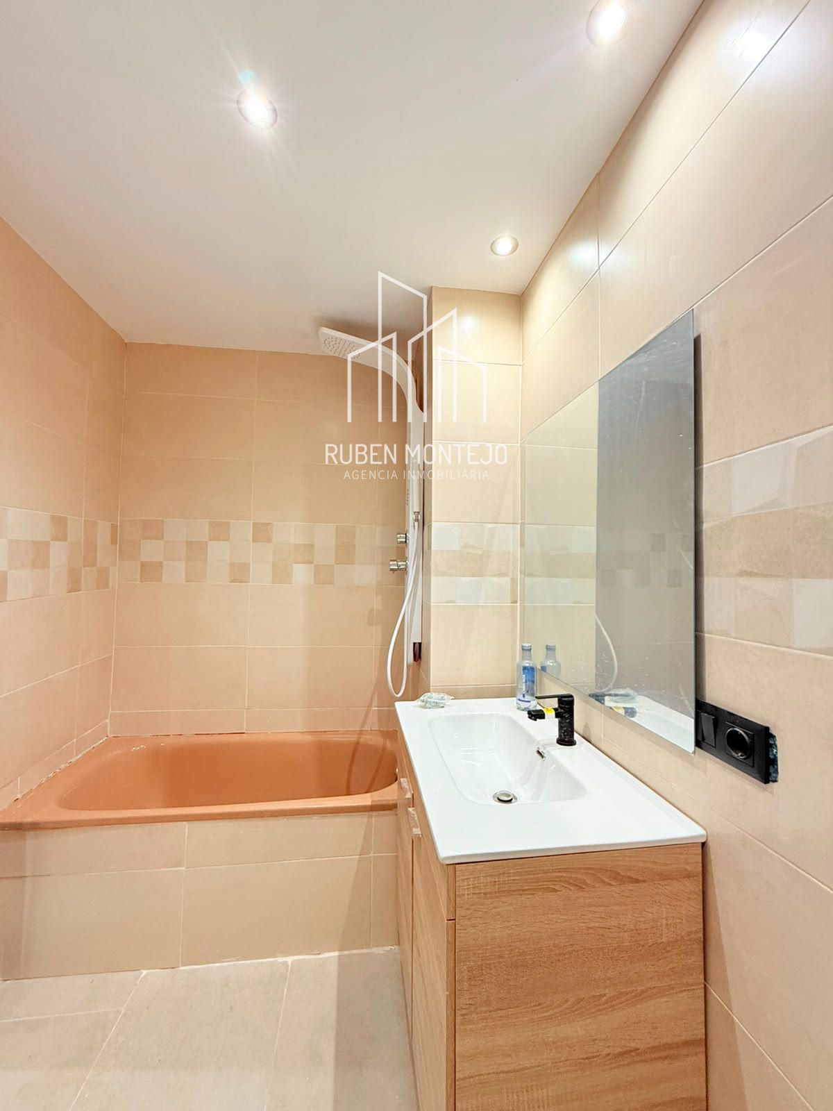 baño - Reformado y muy luminoso en Puente Ladrillo
