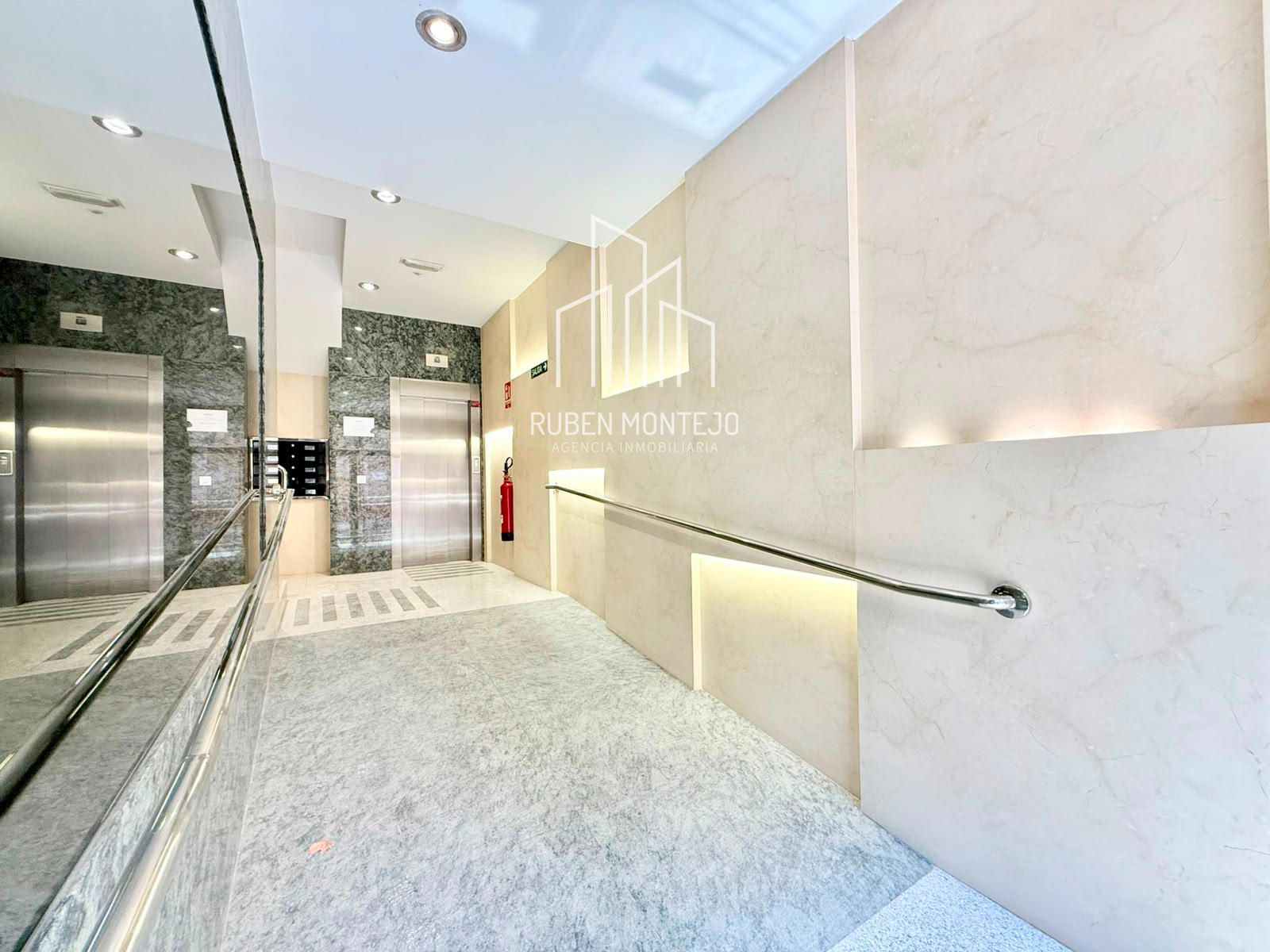 Luminosa vivienda junto Avenida de Villamayor - Foto 49