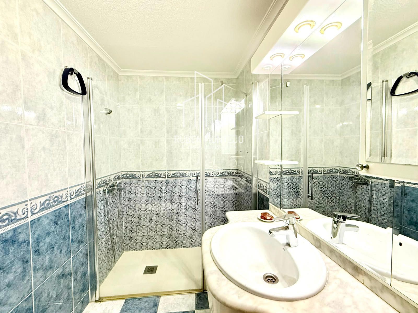 Luminosa vivienda junto Avenida de Villamayor - Foto 9
