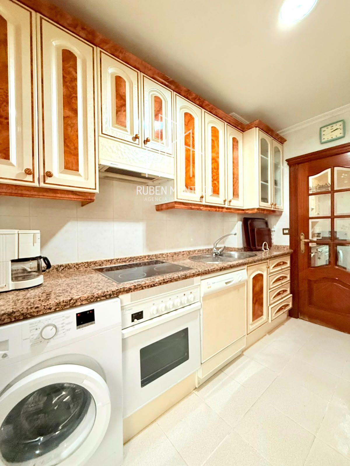 Luminosa vivienda junto Avenida de Villamayor - Foto 15