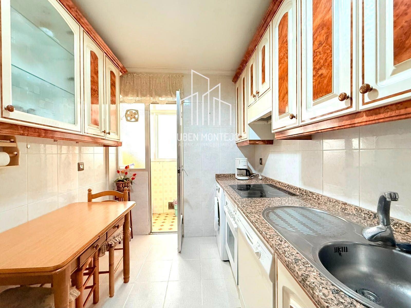 Luminosa vivienda junto Avenida de Villamayor - Foto 16