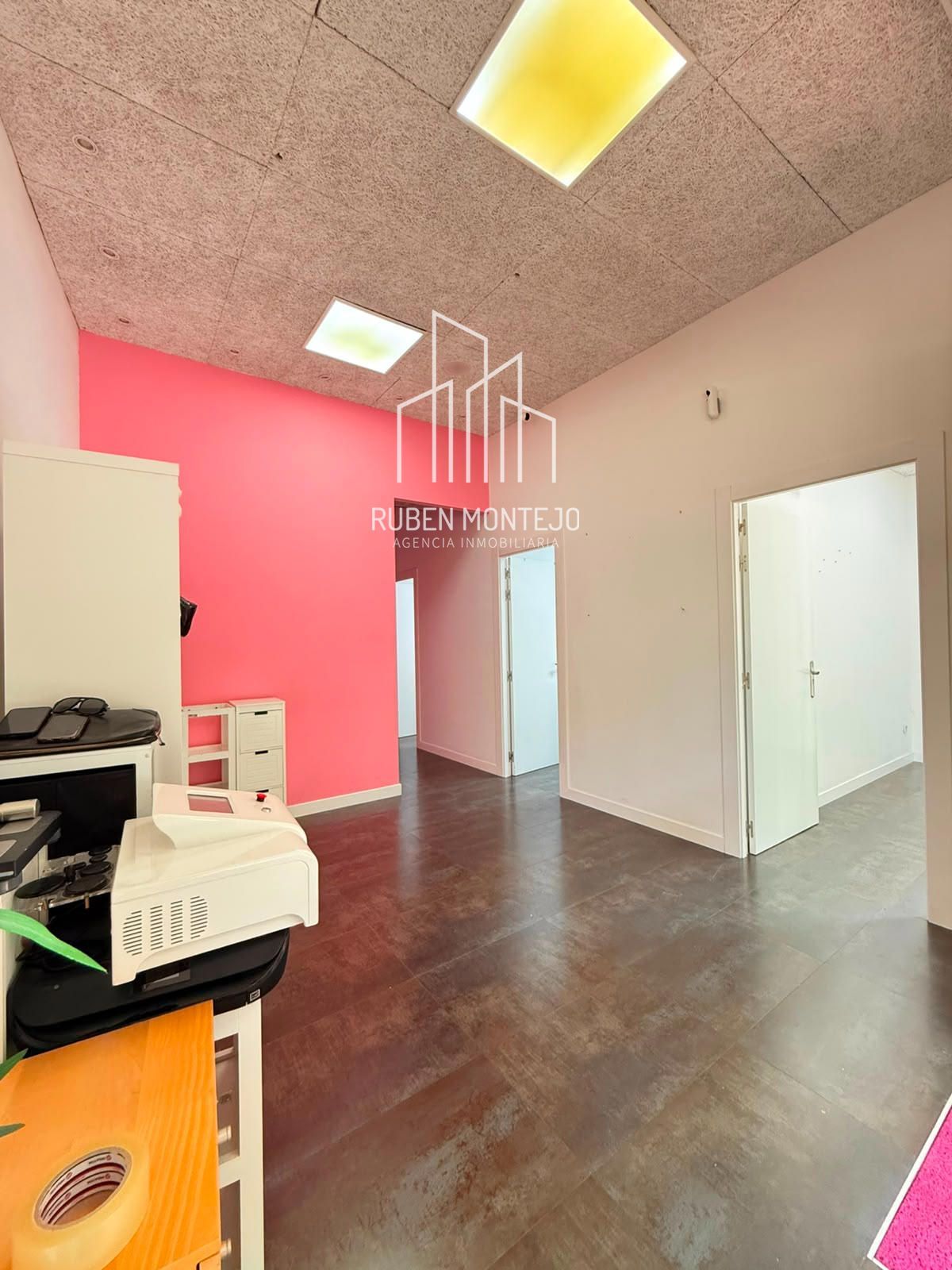 recepcion - Local Comercial en una de las Avenidas más Transitadas