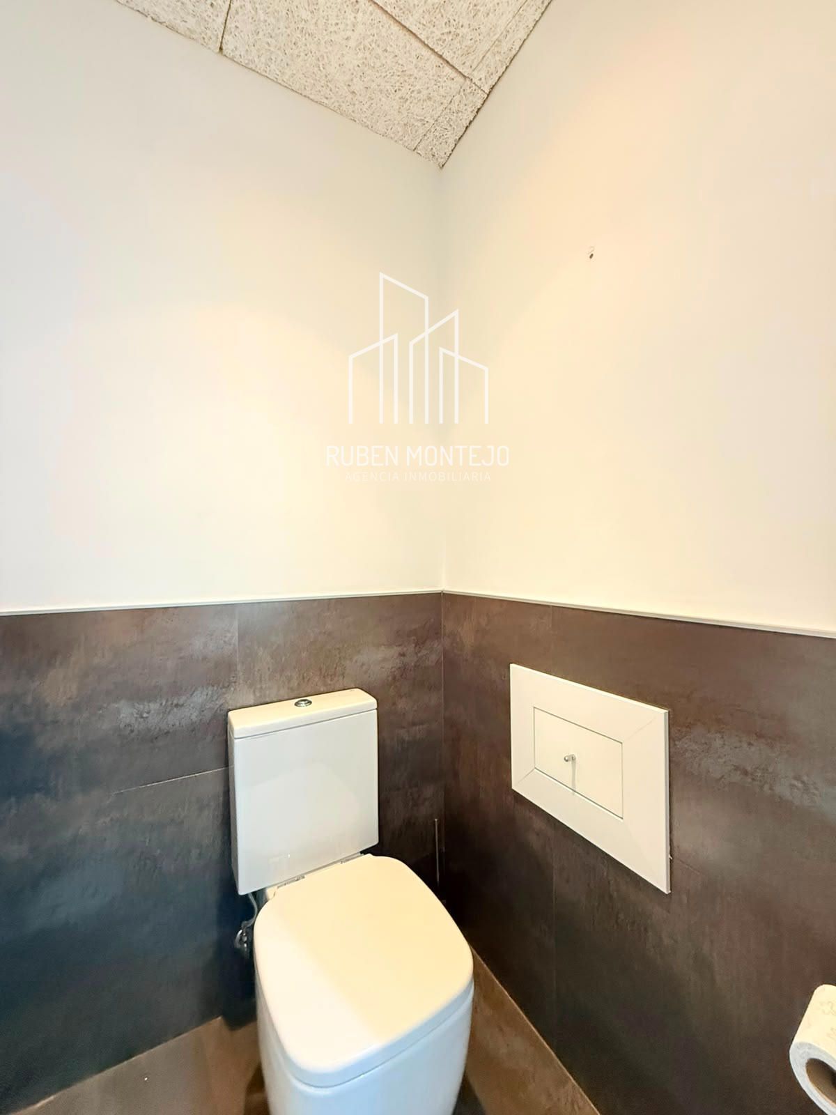 baño - Local Comercial en una de las Avenidas más Transitadas