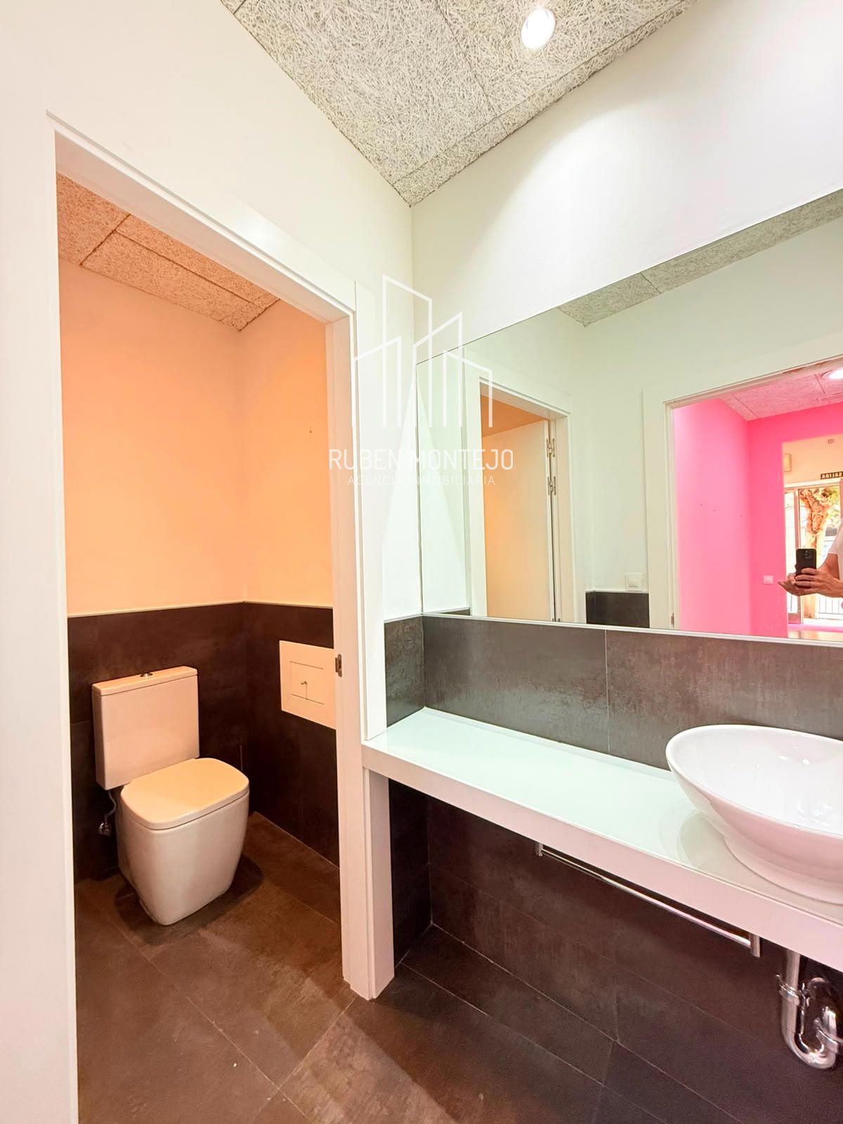 baño - Local Comercial en una de las Avenidas más Transitadas