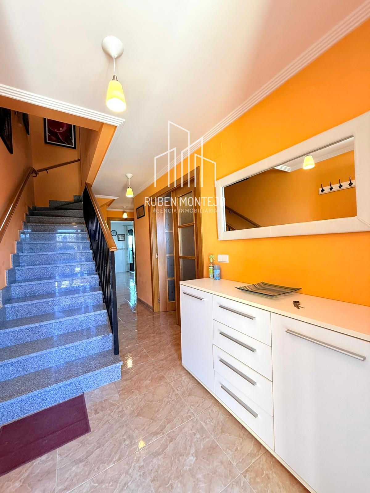 Entrada - Impecable Chalet para entrar a vivir