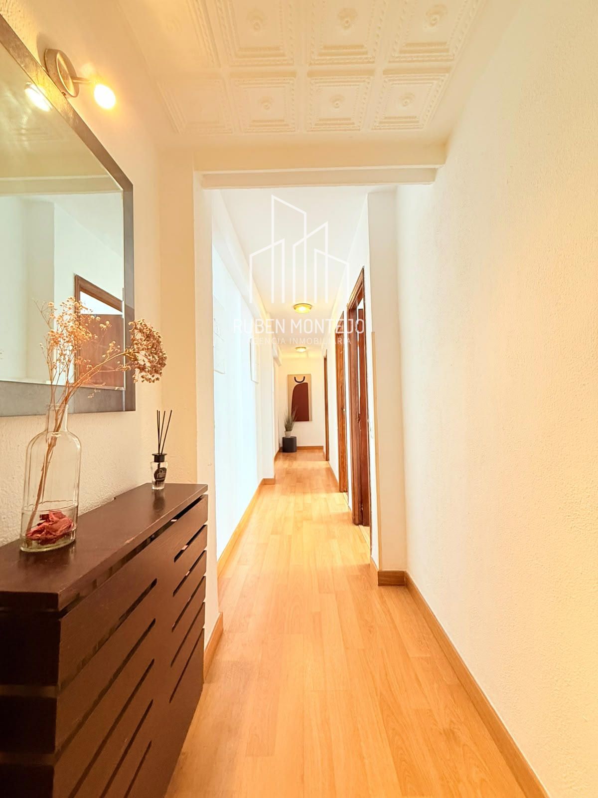 Entrada - Luminosa vivienda junto Avenida de Villamayor
